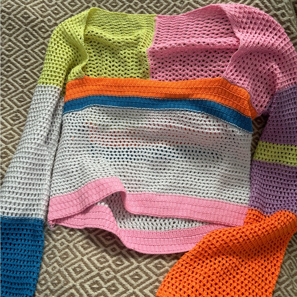 Color SEE-THROGH, cover up/ sweater size small.